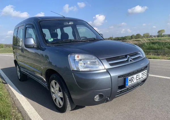 samochody osobowe Citroen Berlingo cena 13900 przebieg: 215000, rok produkcji 2006 z Bychawa